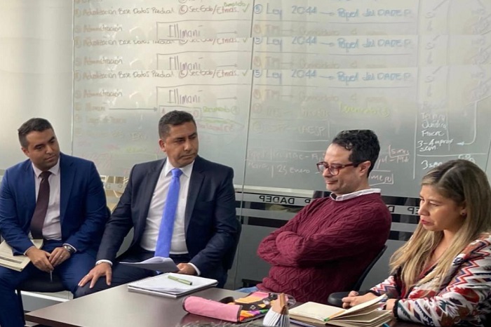 El contralor auxiliar de Bogotá D.C., Carlos Orlando Acuña, adelanta visita administrativa al Departamento Administrativo de la Defensoría del Espacio Público 